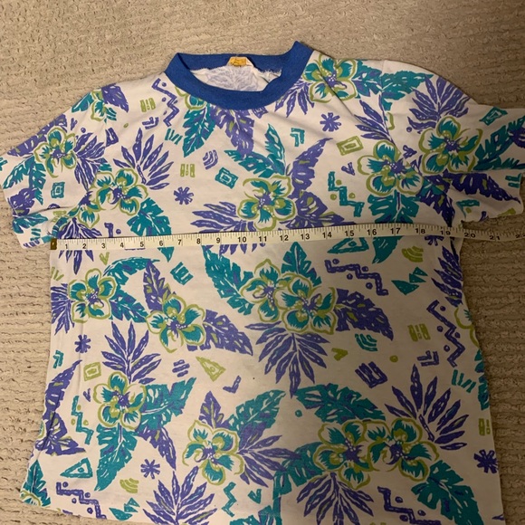 Vintage Floral Graphic Tee - Picture 5 of 5
